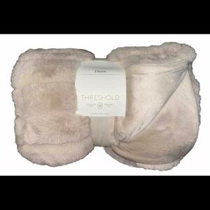 Threshold Textured Mauve Rose Pink Faux Fur Throw Blanket 50x60 in NEW